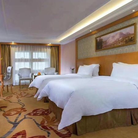 Vienna Hotel Guangzhou Baiyun Dongping Middle Road ภายนอก รูปภาพ