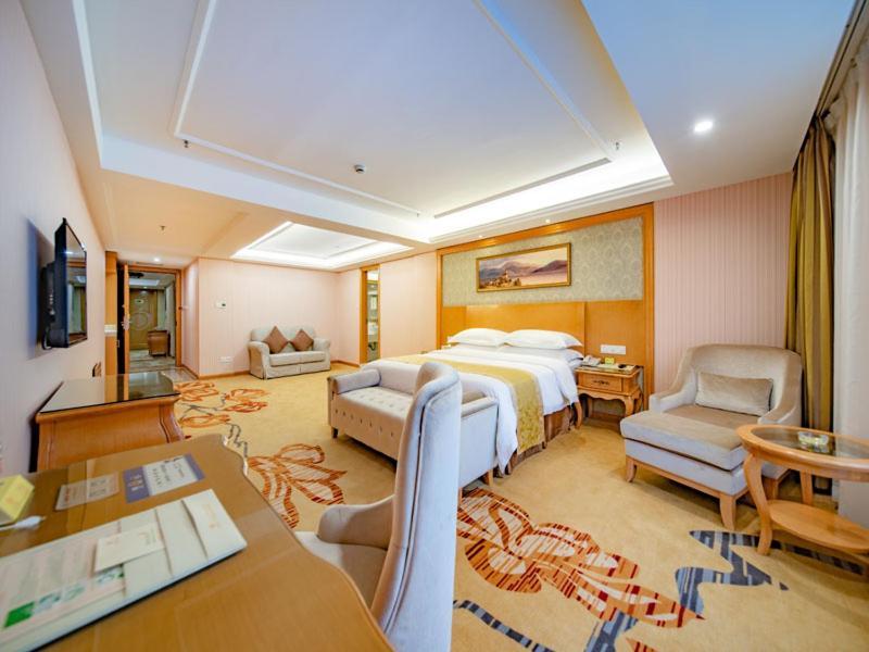 Vienna Hotel Guangzhou Baiyun Dongping Middle Road ภายนอก รูปภาพ