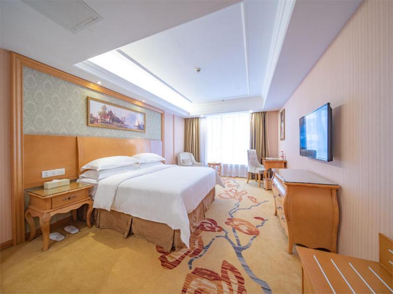 Vienna Hotel Guangzhou Baiyun Dongping Middle Road ภายนอก รูปภาพ